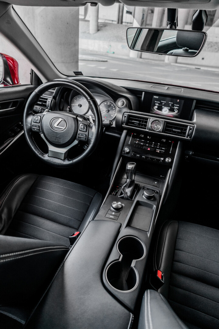 Lexus IS