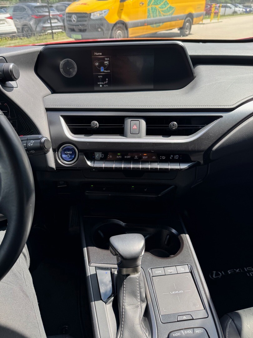 Lexus UX