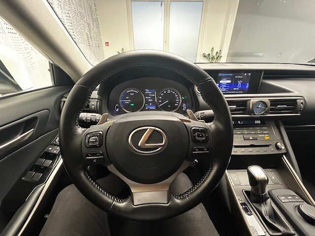 Lexus IS