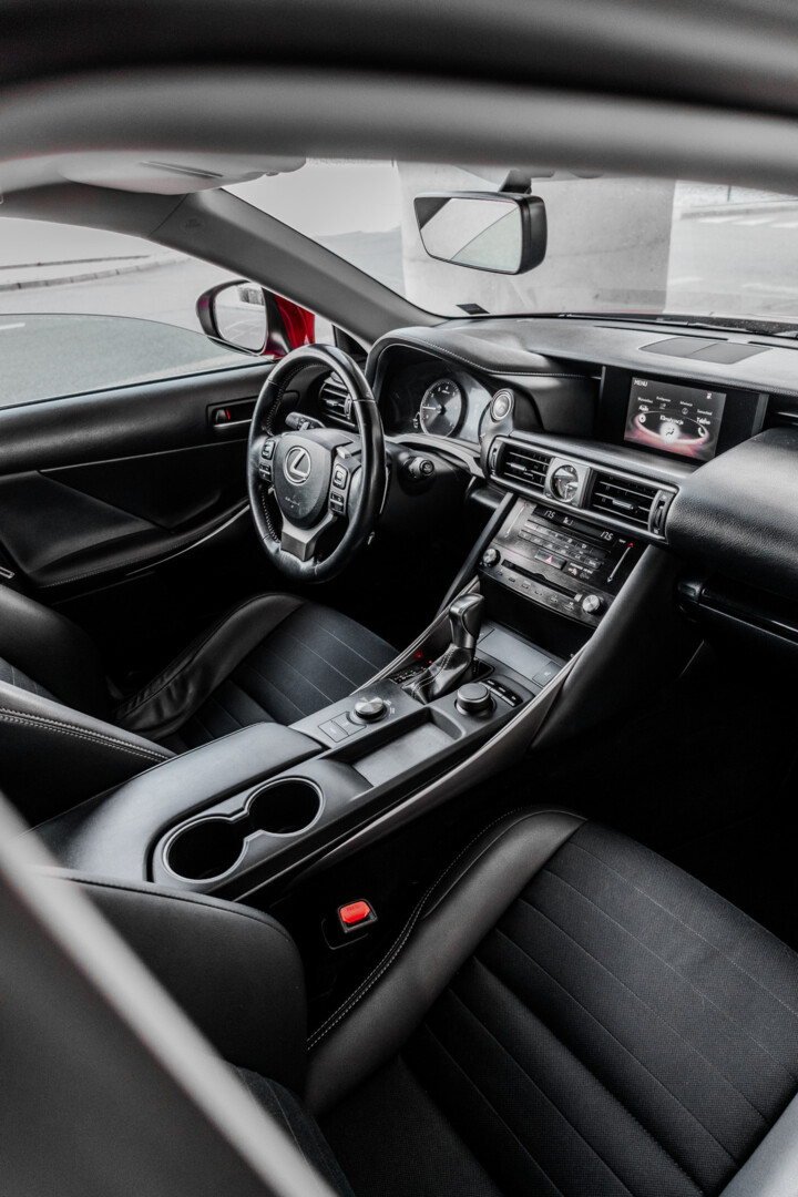 Lexus IS