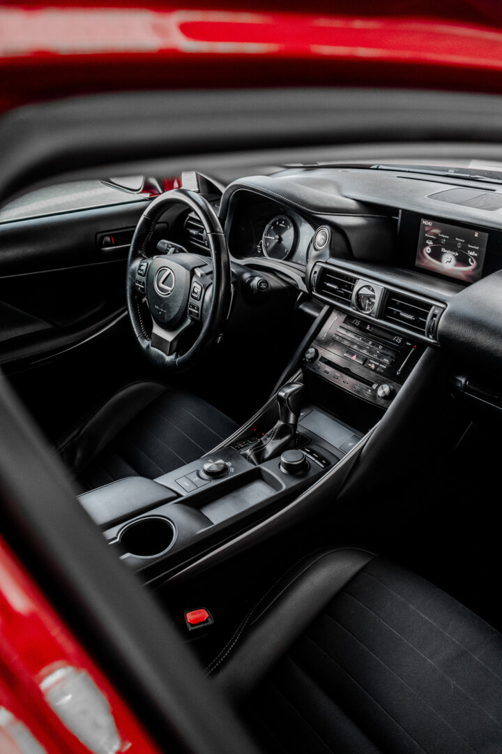 Lexus IS