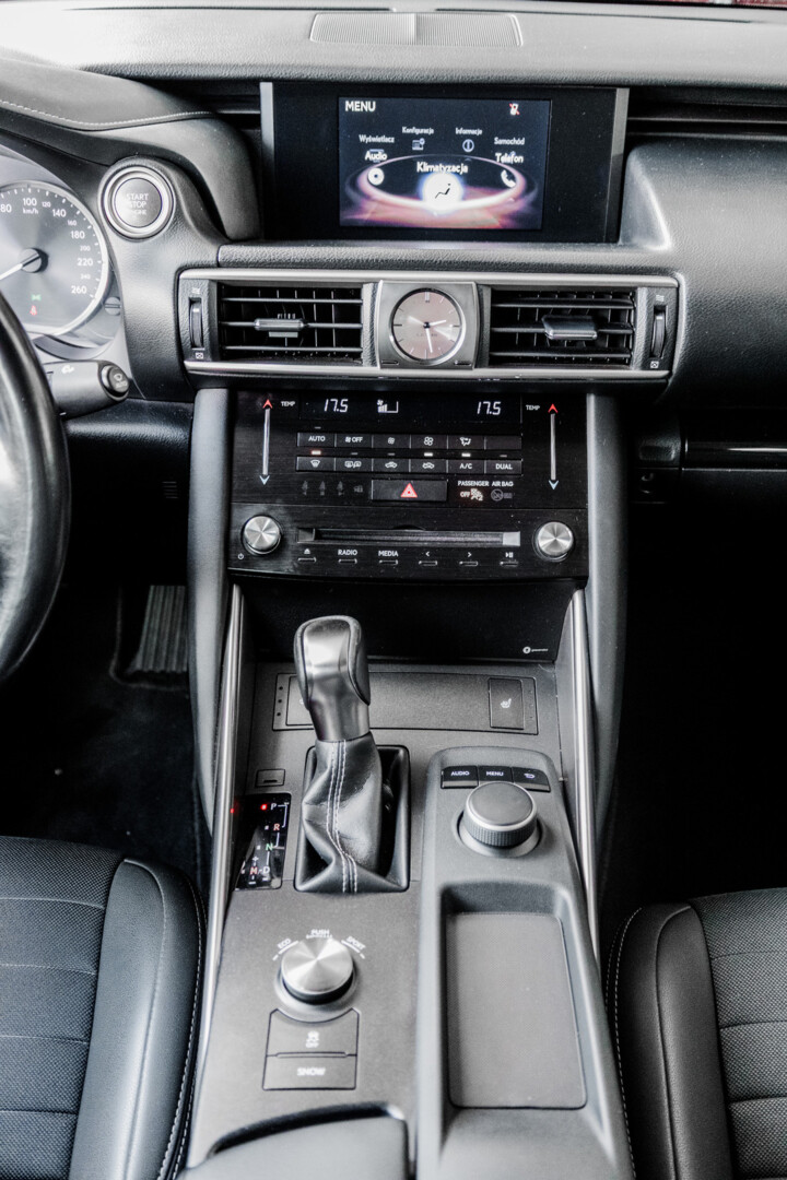 Lexus IS